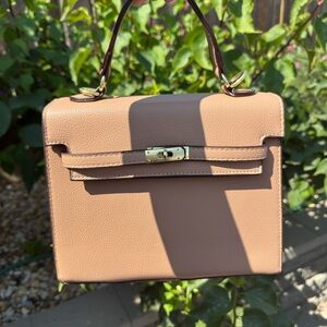 Elegant Tan Leather Handbag